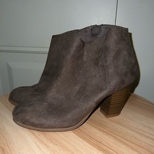 Old Navy Brown Booties Size 6